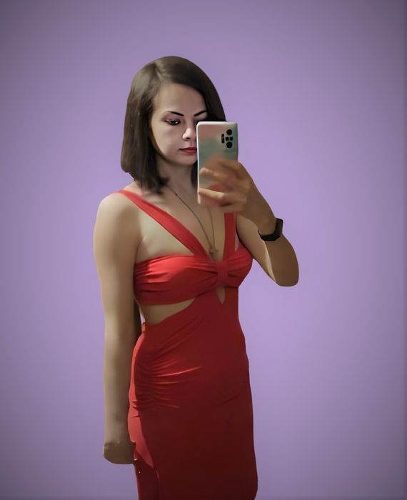 Червона трендова сукня