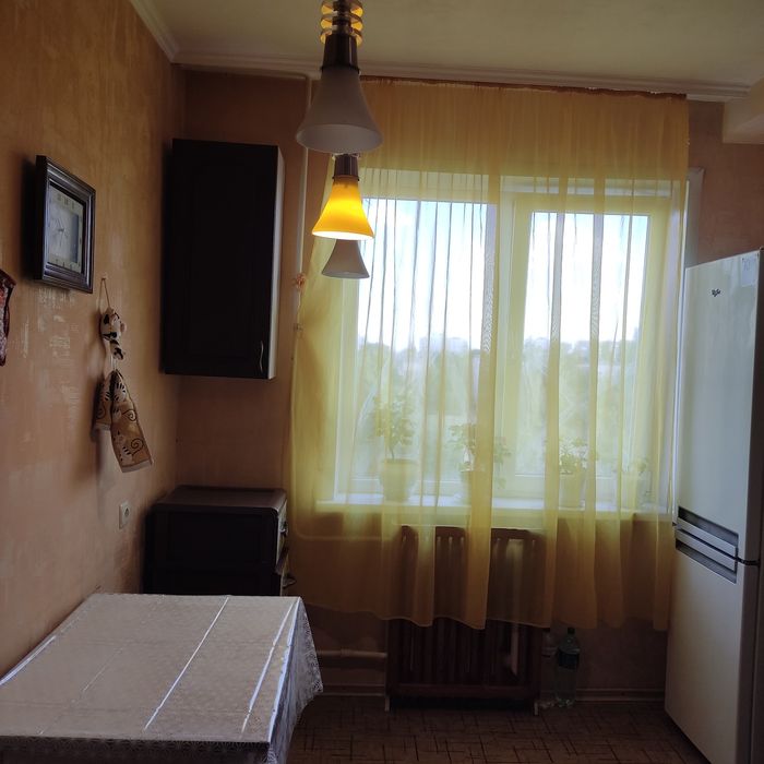 Двокімнатна,район Критого ринку!