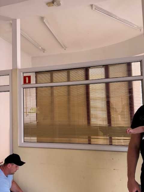 Drzwi i okna wewnętrzne  jednoszybowe firma Rehau