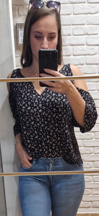 Bluzka kwiatki, wycięte ramiona