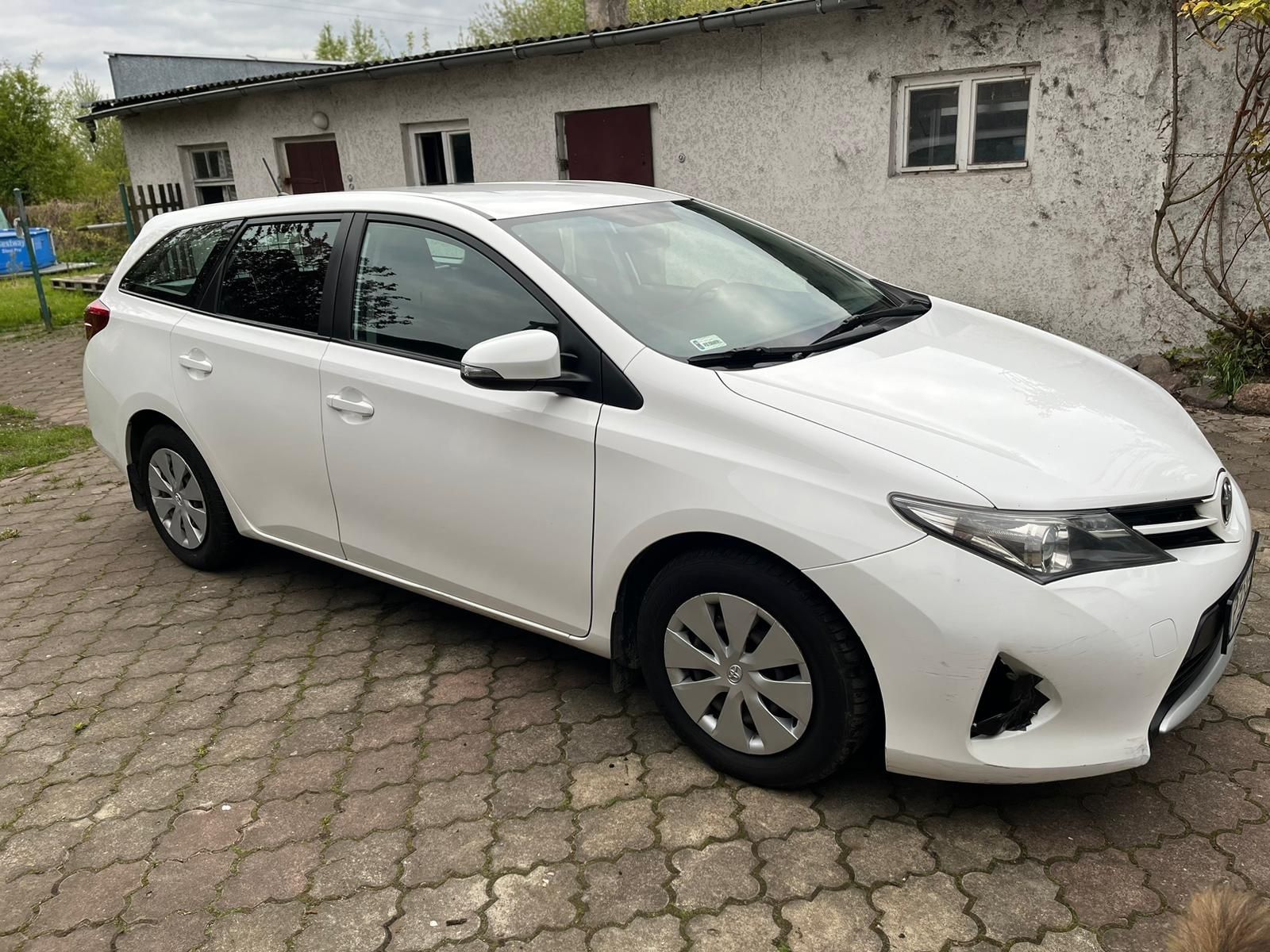 Toyota Auris 1.4 d4d rej. 02.2014r