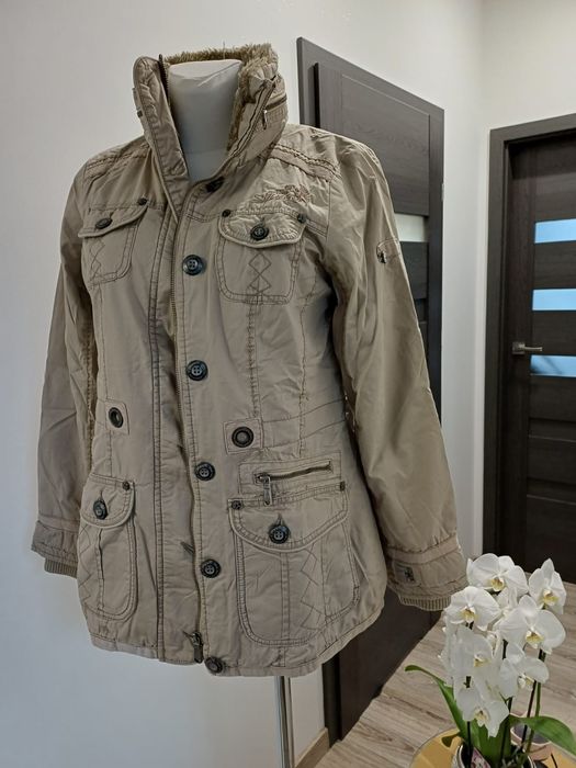 Zimowa kurtka damska S" guesto rozm 38.