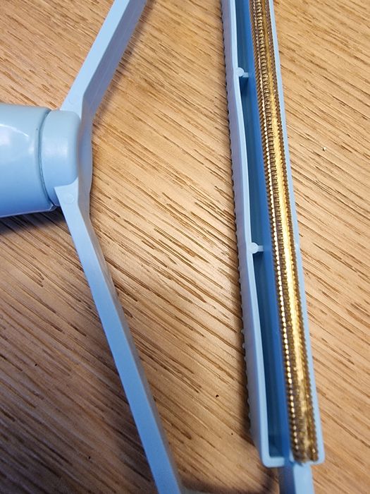 Grzebień szczotka golarka do zmechaceń ubrań