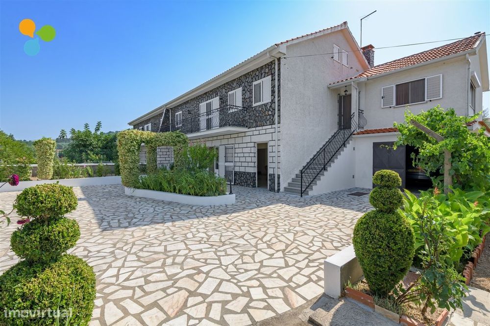 Moradia Geminada T6 no Colmeal da Torre – Belmonte