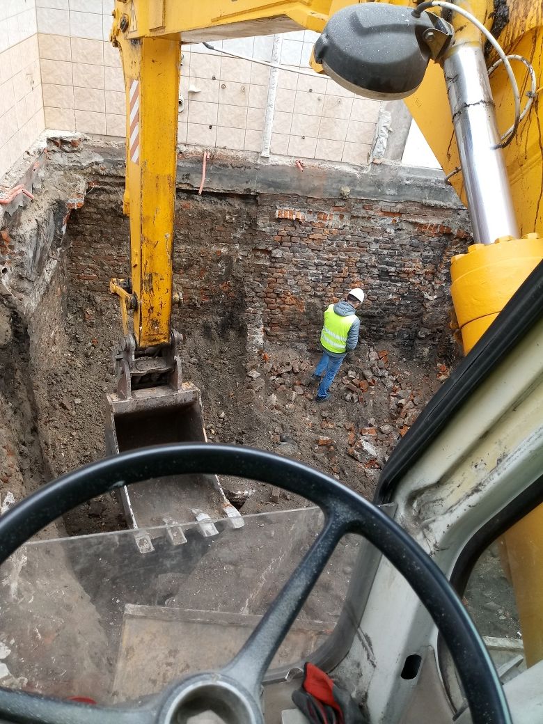 Wynajem ,Usługi koparka,spycharka12t.samochód wywrotka.wyburzenia