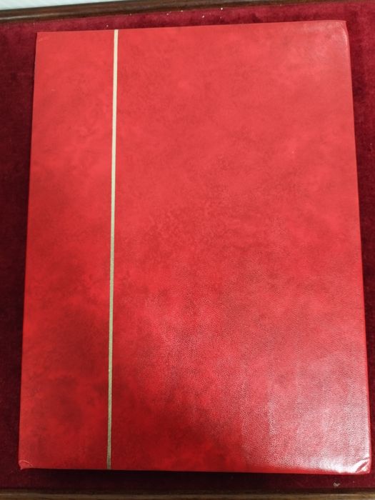 Classificador com 250 selos diferentes temática comboios