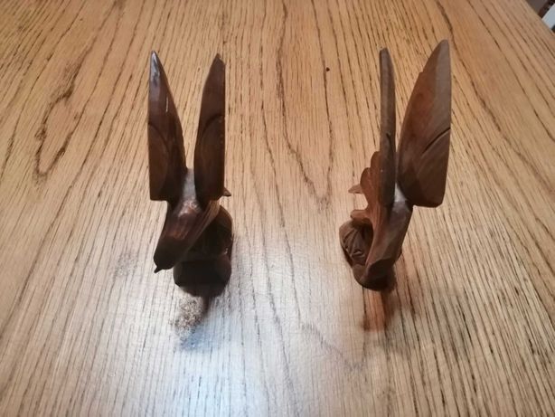 Drewniane rzeźbione figurki orły