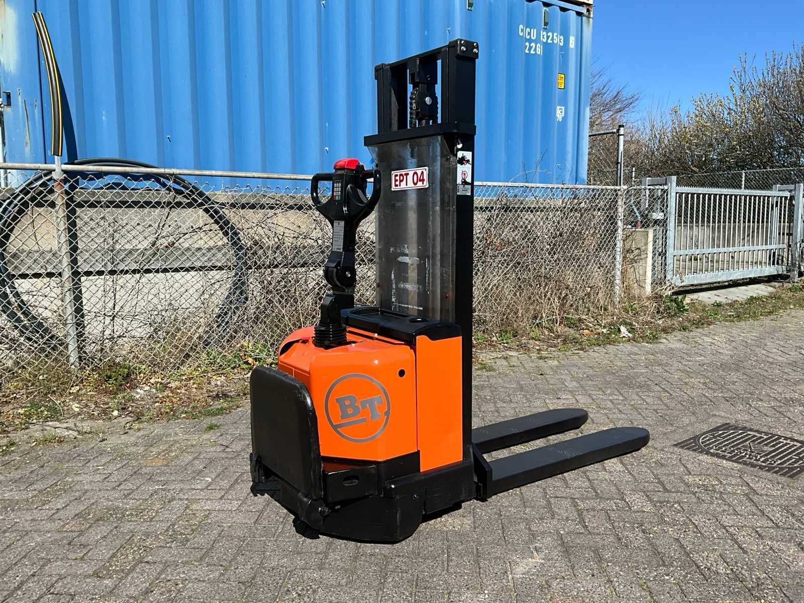 Stacker Empilhador porta paletes elétrico usado, elevação 3.2m