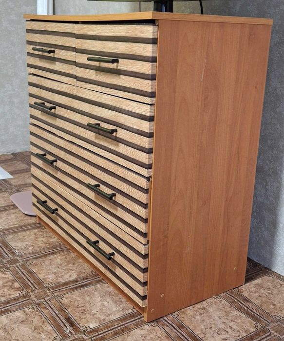 Комод для речей в гарному стані