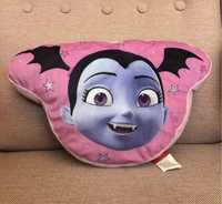Disney Vampirina poduszka przytulanka wymiary: 22x36cm.