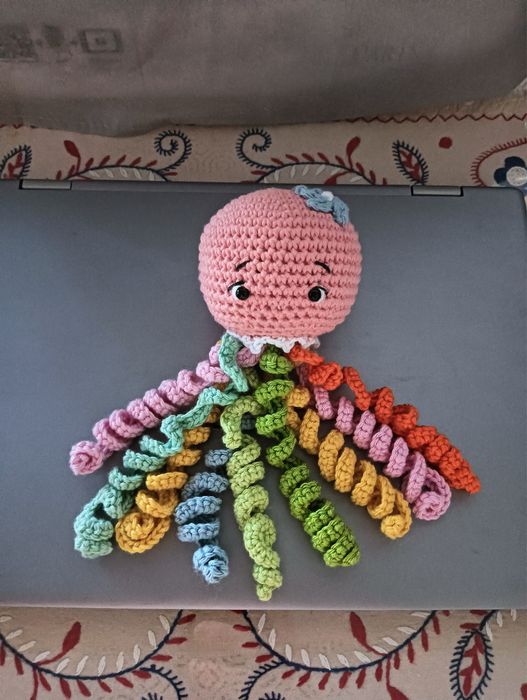 Polvo feito em croché para menina