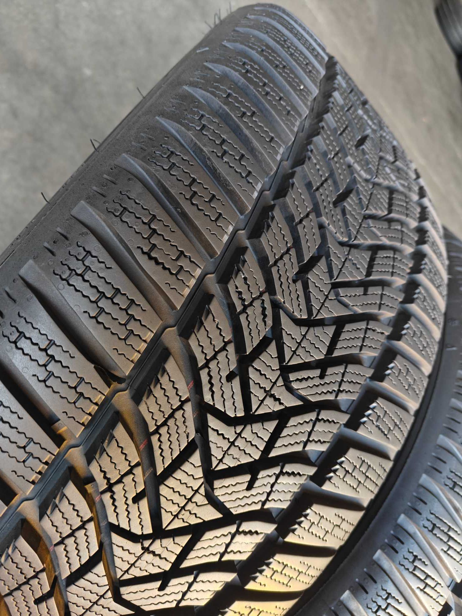 Dunlop Winter Sport⁵ R18 225/40 зимові шини в ідеалі 8-9мм