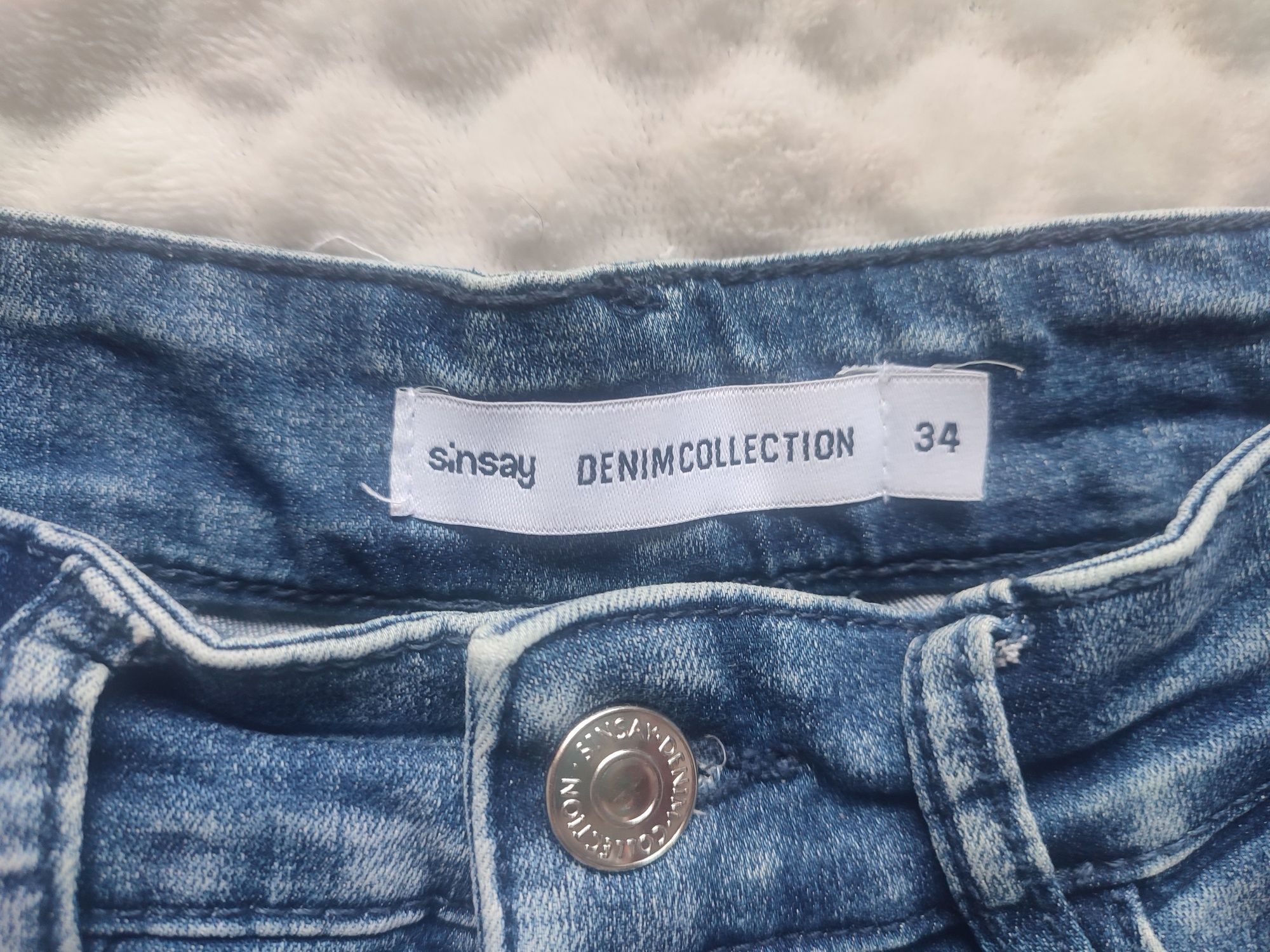 Jeansowe spodenki jeansowe marki Sinsay rozmiar 34