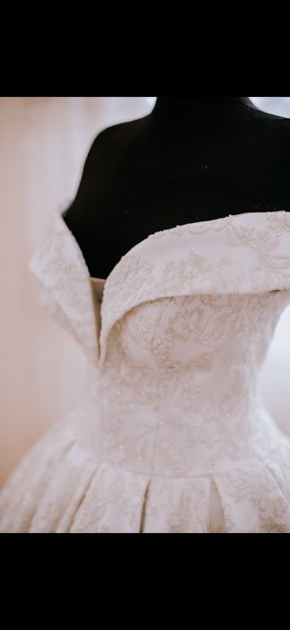 Весільна сукннЯ.