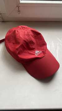 Продам красную кепку Adidas