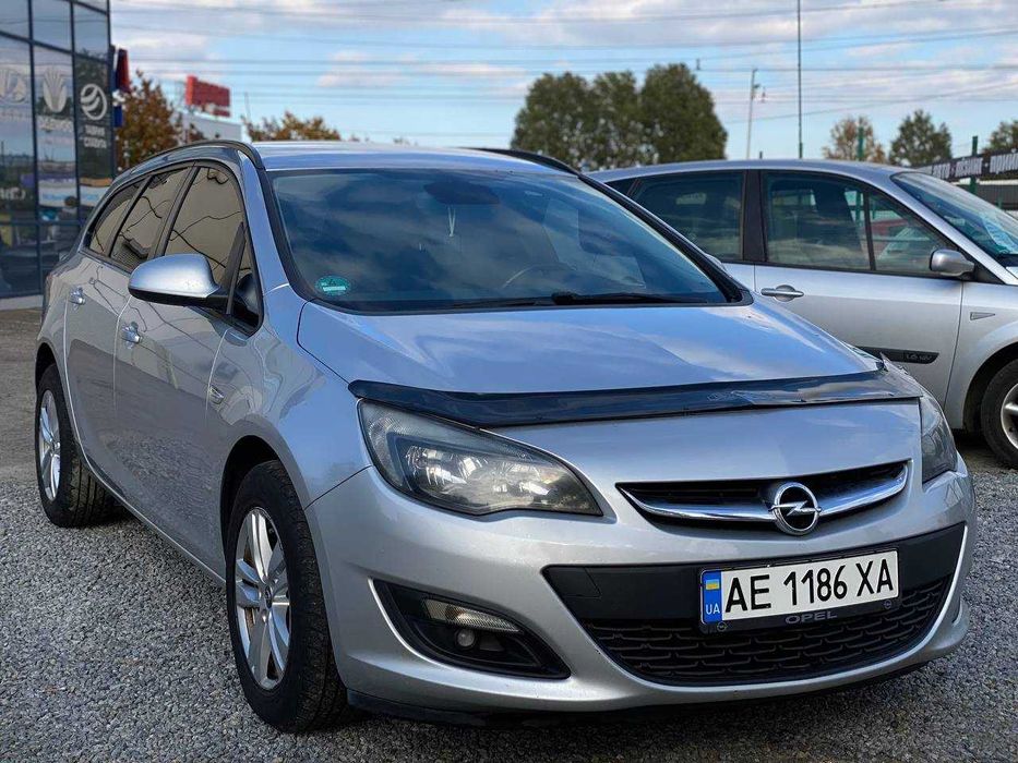 Продам Opel Astra 2015 1.6 Дизель , обслужена.