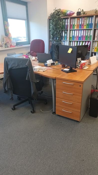 Meble biurowe na palecie