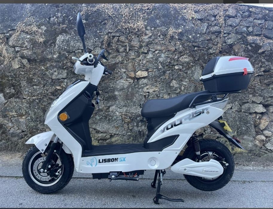 Scooter elétrica Voltrish Lisbon.