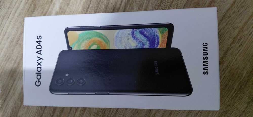 Samsung galaxy A04S na caixa