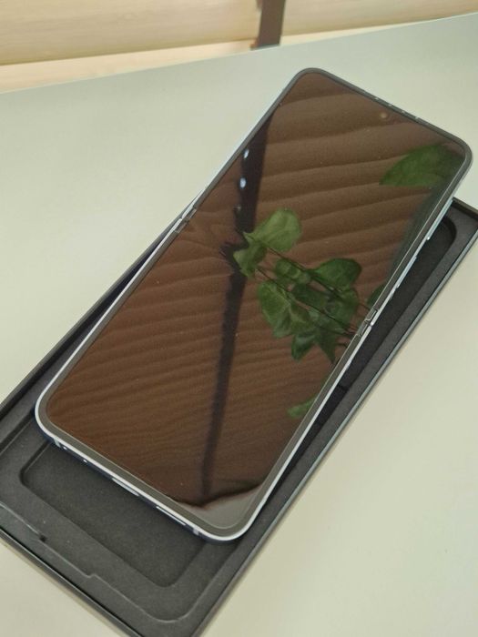 Samsung Galaxy Z Flip6 SM-F741B, 256GB w bardzo dobrym stanie