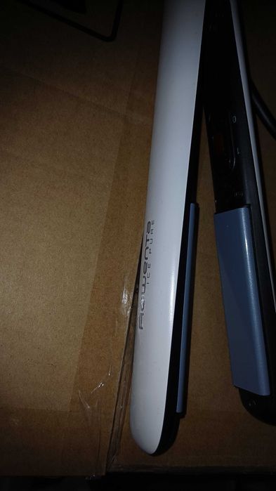 Випрямляч волосся Rowenta