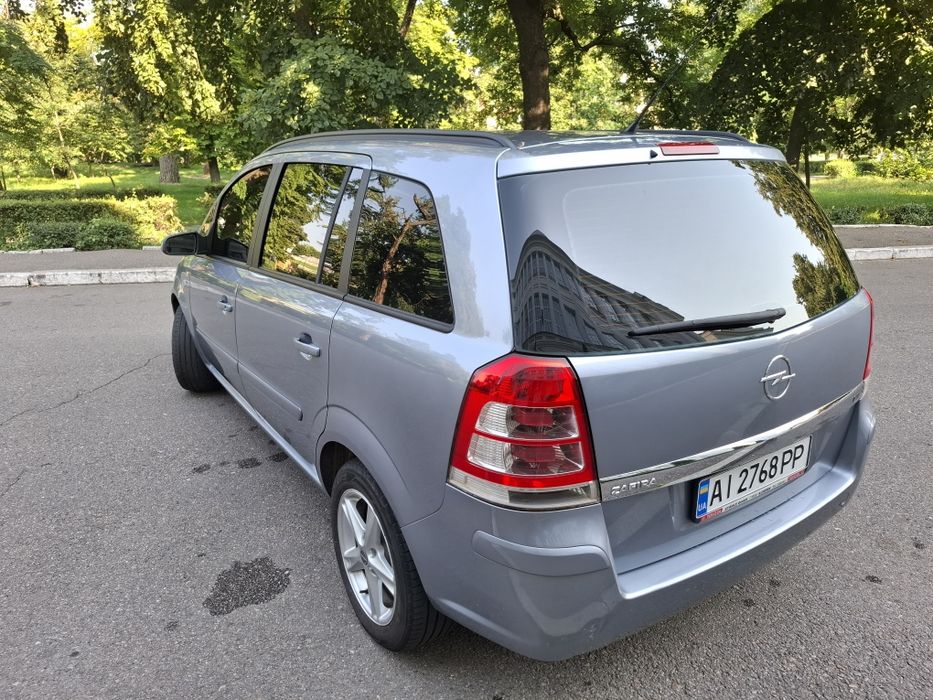 Opel Zafira в рідній фарбі, 7 місна