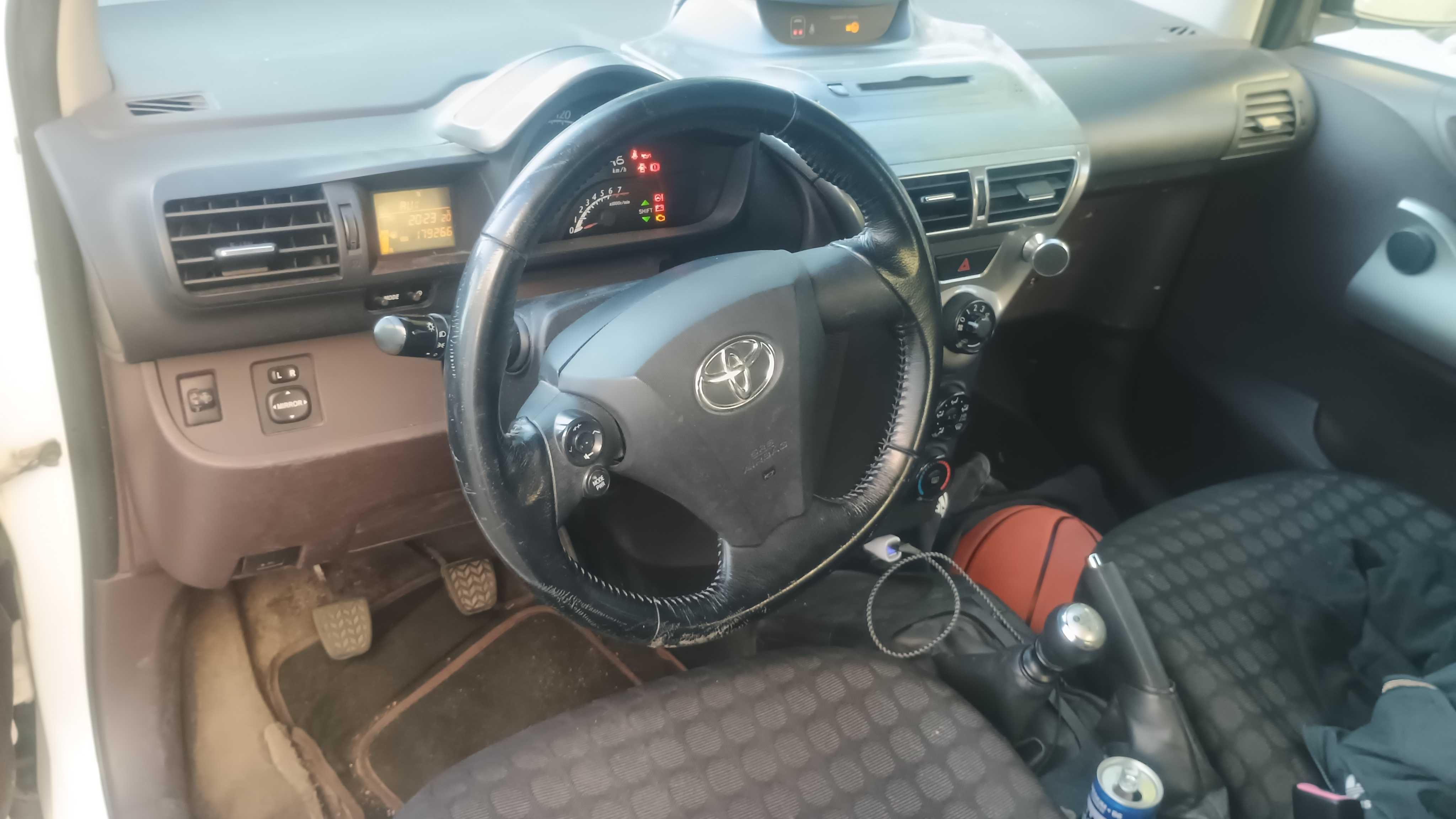 TOYOTA IQ 1.0 2009