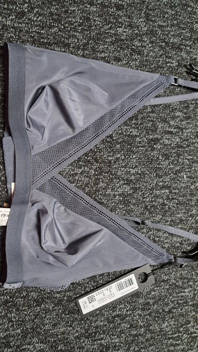 Biustonosz sloggi by Triumph w rozmiarze 70C, szary