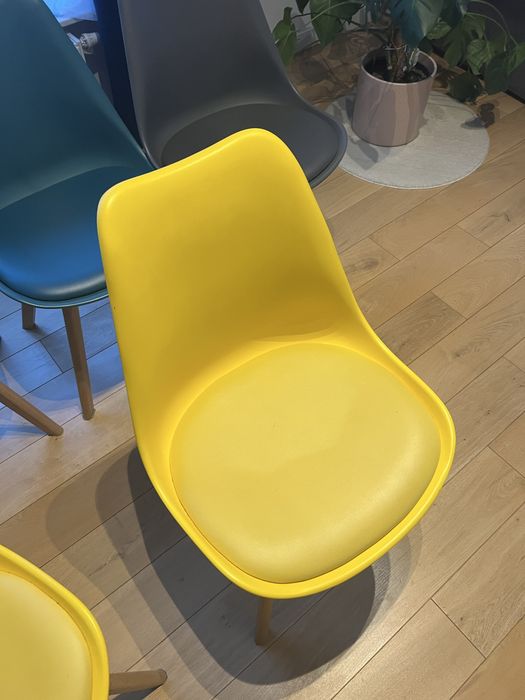 Krzesla do jadalni - komplet