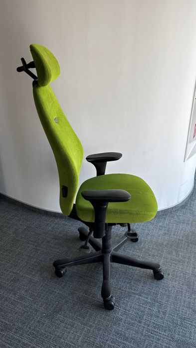 Fotel obrotowy Kinnarps seria Plus z zagłówkiem zielony (ok. 40 szt.)