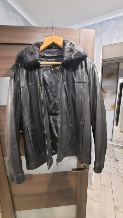 Шкіряна чоловіча куртка