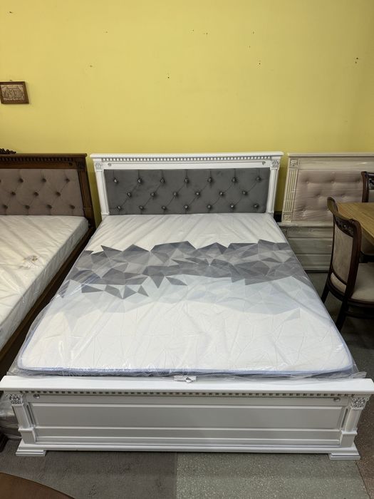 Ліжко з дерева ясен