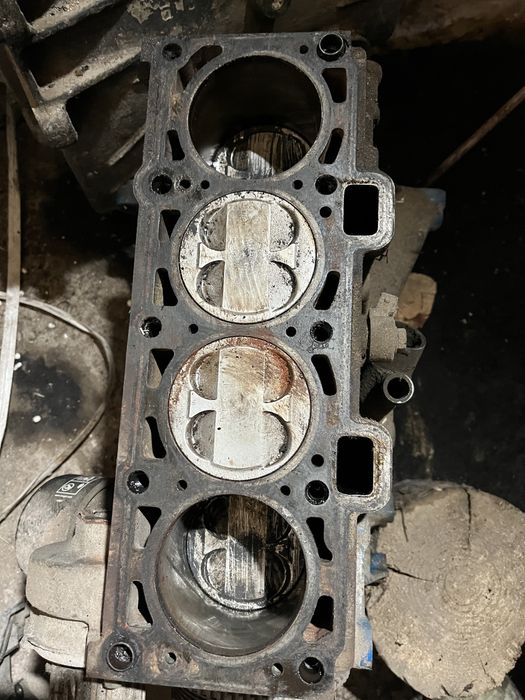 Продам блок, картер з поршнями та колінвалом в зборі ваз 2112