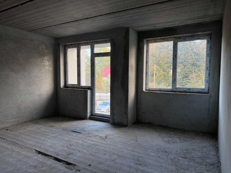 Продаж котеджу з ділянкою 0,84 сот., у с. Ременів