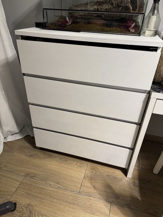 Biała Komoda  oddam za darmo