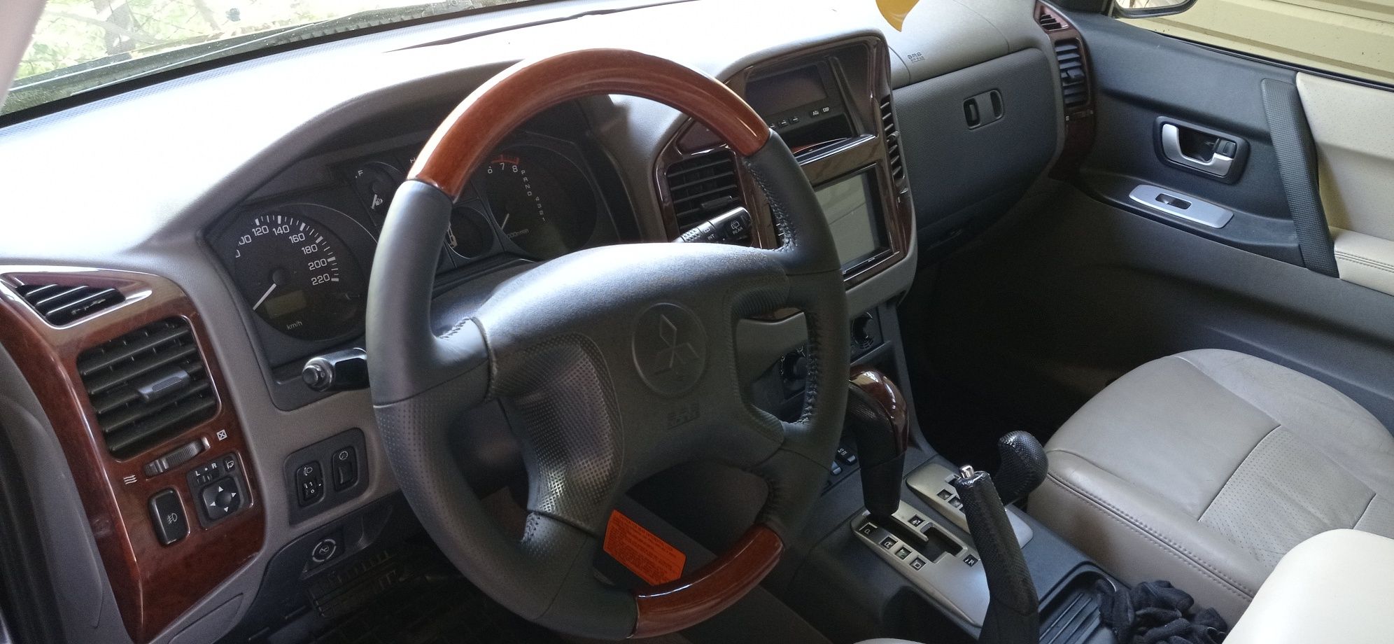 Mitsubishi Pajero wagon 3