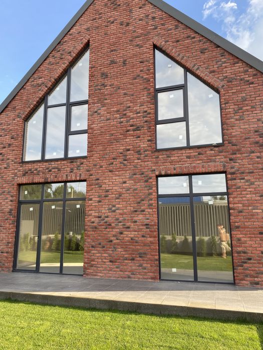 Будинок біля озера