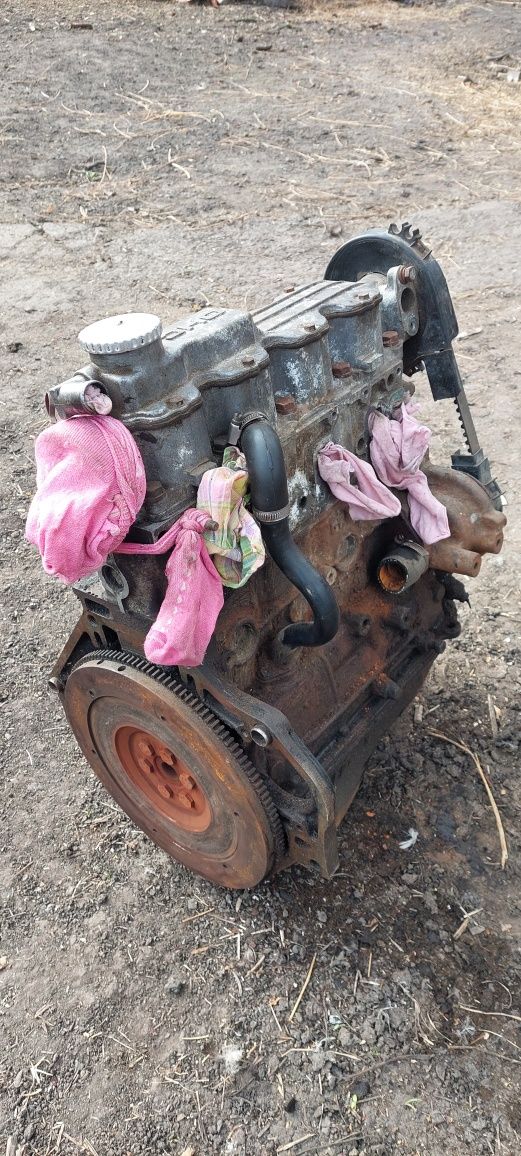 Двигун opel kadett c16nz .