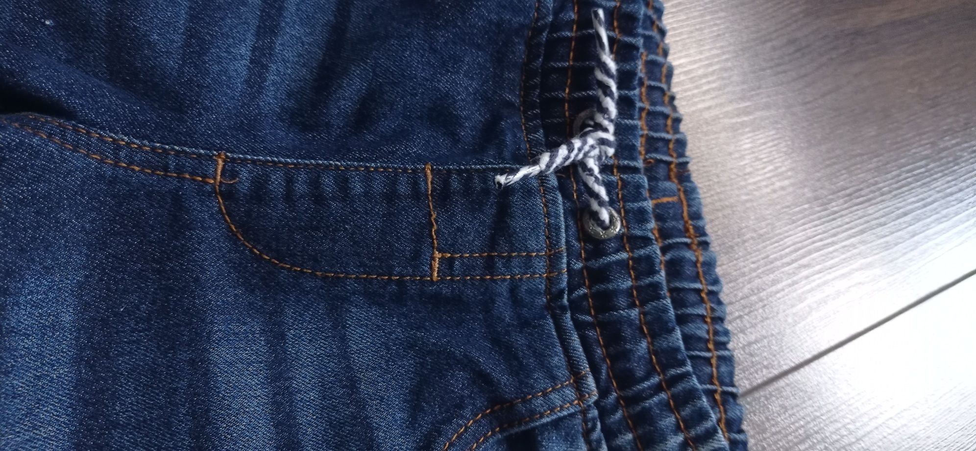 Spodnie jeansowe r.134