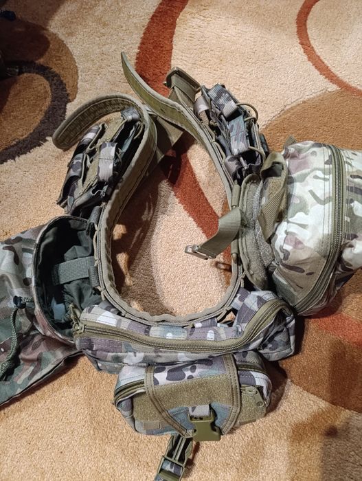 Тактичний пояс з підсумками