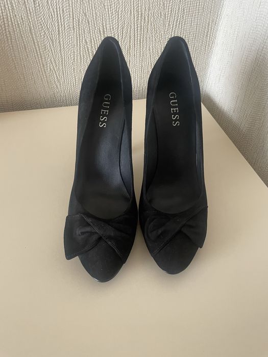 Жіночі туфлі Guess/лодочки
