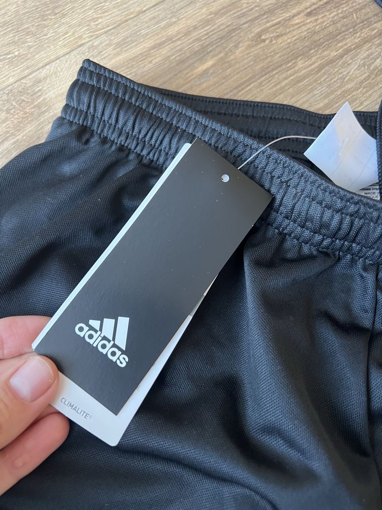 Нові чоловічі спортивні штани adidas оригінал( розмір S)