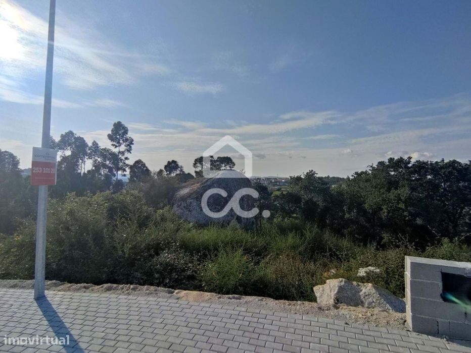 Terreno para construção em Pinheiro - Guimarães