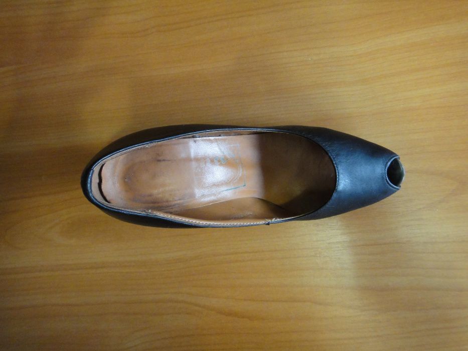 Туфли женские, черные.