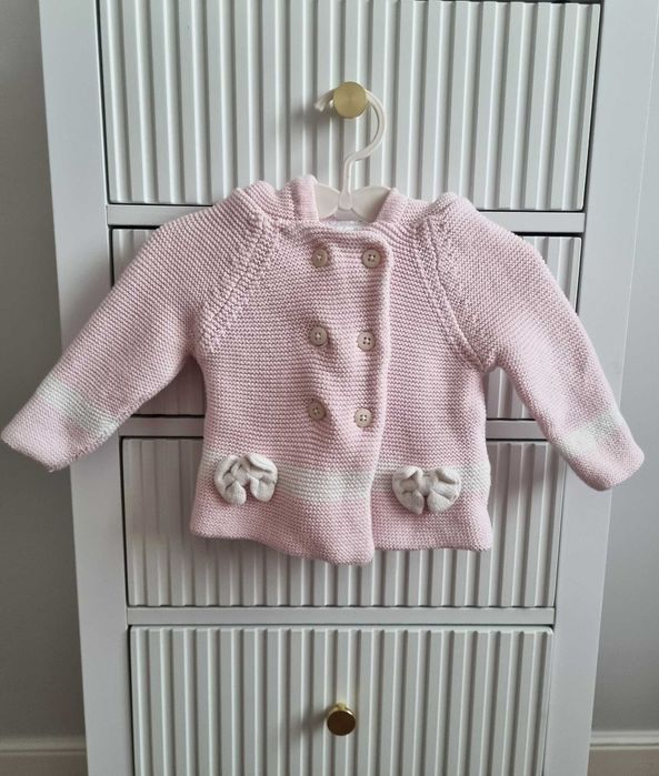 Różowy sweterek z kapturem