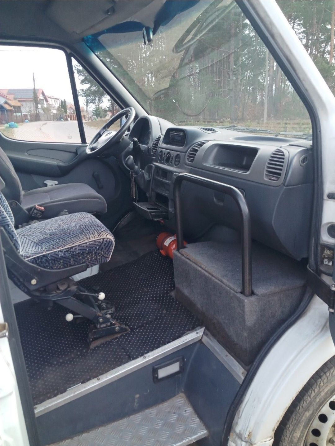 Mercedes Sprinter osobowy z windą