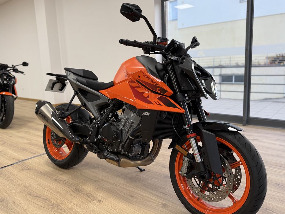 KTM DUKE 990 de 2024 com AKRAPOVIC e 1600km