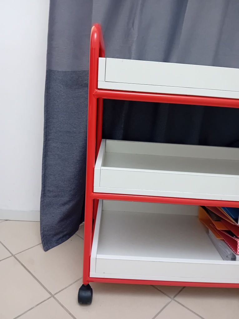 Carrinho de armazenamento com rodas