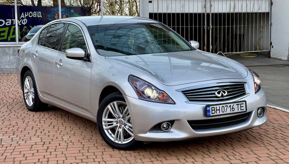 Infinity G25 2011 2.5 Бензин 4WD