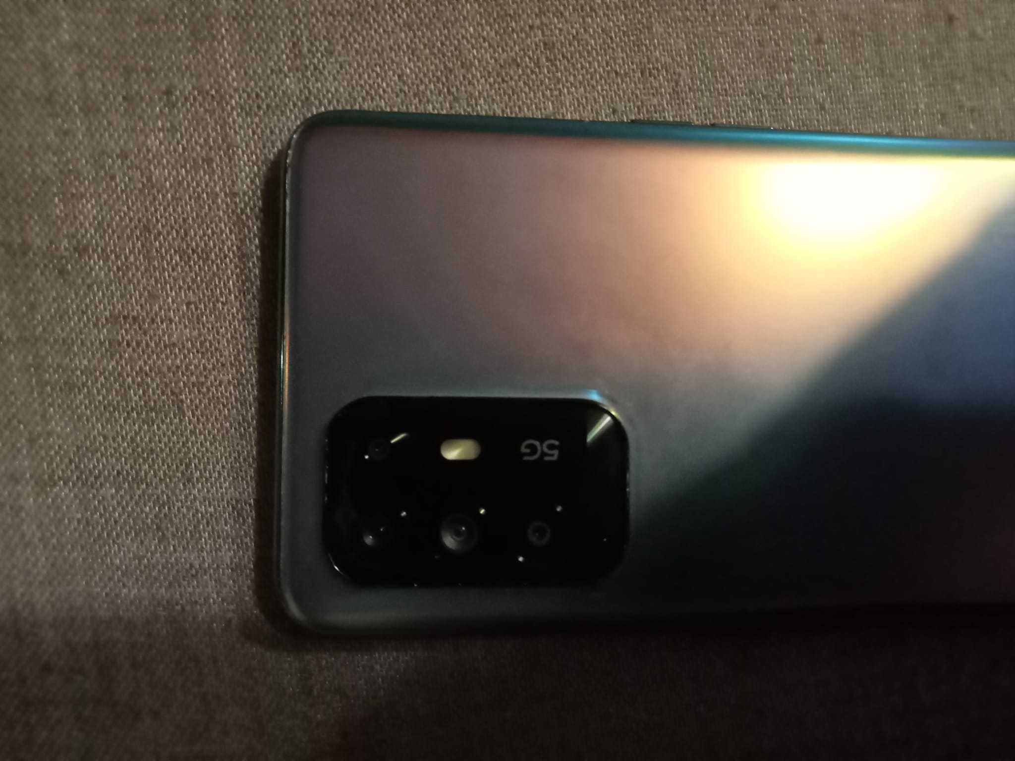 Oppo A94 5G, ecrã partido